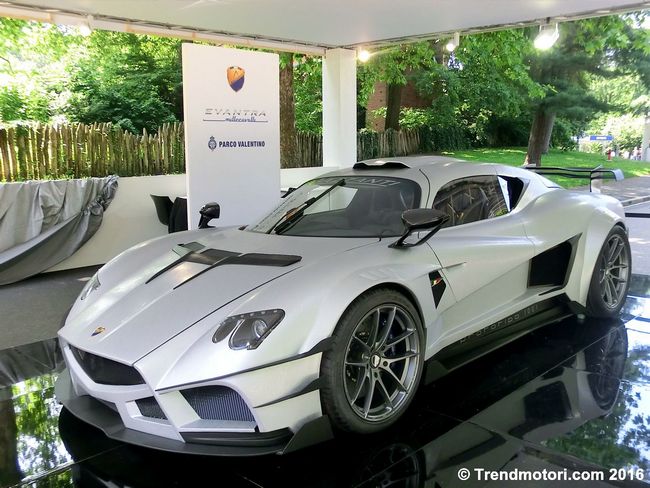 Hypercar in esposizione al Salone dell'Auto di Torino al Parco Valentino