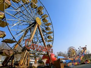 Giostre del luna park alla Pellerina di Torino