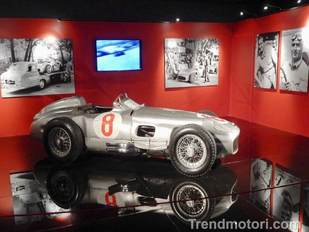 Auto storica da competizione in mostra al Salone dell'Automobile di Torino