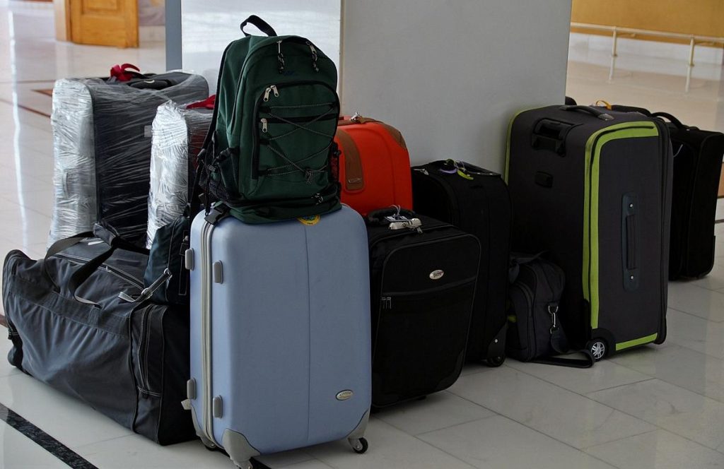 Bagagli e valige in aeroporto da spedire