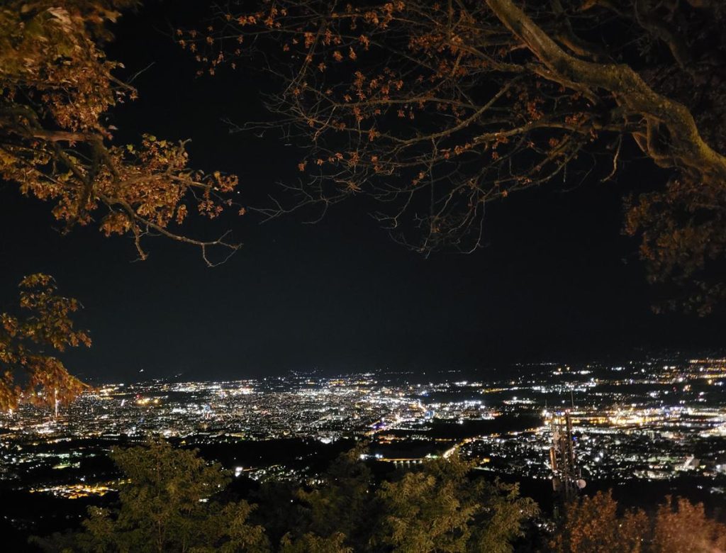 Panorama di Torino di notte vista dalla Basilica di Superga durante l'apertura serale estiva